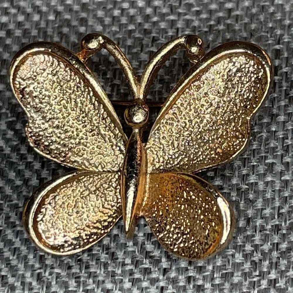 Sarah Coventry Butterfly Brooch Pin Gold Tone Texured Signed 1 x .85" Vintage - Picture 2 of 5